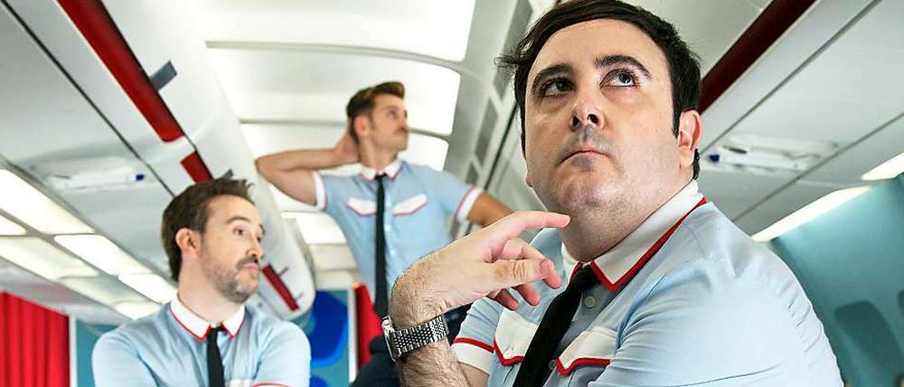 Die hochmotivierten Flugbegleiter Fajas (Carlos Areces), Ulloa (Raúl Arevalo) und Joserra (Javier Cámara).