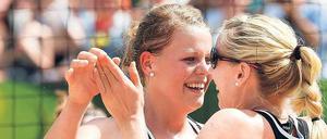 Glücklich über Silber: Karla Borger (l.) und Britta Büthe.