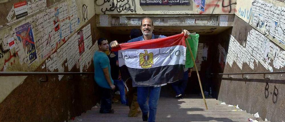 Ein Anhänger der Opposition bei einer Demonstration in Kairo.
