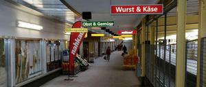 Alles im Angebot in der Ladenstraße. Nur ein Fleischer fehlt