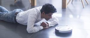 Richtig eingestellt? Dann übernimmt der Saugroboter, wozu viele Menschen keine Lust haben.  