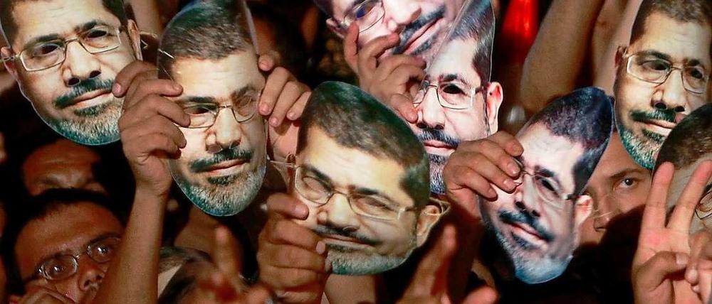 Die Massenproteste für die Wiedereinsetzung von Ägyptens abgesetztem Präsidenten Mursi blieben in der Nacht friedlich, das Militär hielt sich zurück.
