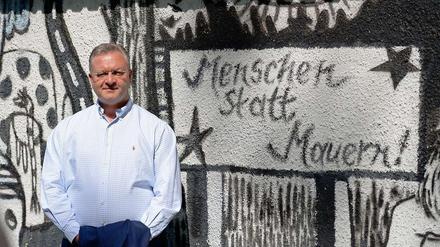 Menschen statt Mauern: Berlins Innensenator Henkel besuchte am Mittwoch die Jugendhilfeeinrichtung Frostenwalde in Brandenburg. Wer hier ist, müsste eigentlich in U-Haft sitzen.