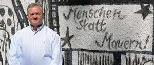 Menschen statt Mauern: Berlins Innensenator Henkel besuchte am Mittwoch die Jugendhilfeeinrichtung Frostenwalde in Brandenburg. Wer hier ist, müsste eigentlich in U-Haft sitzen.