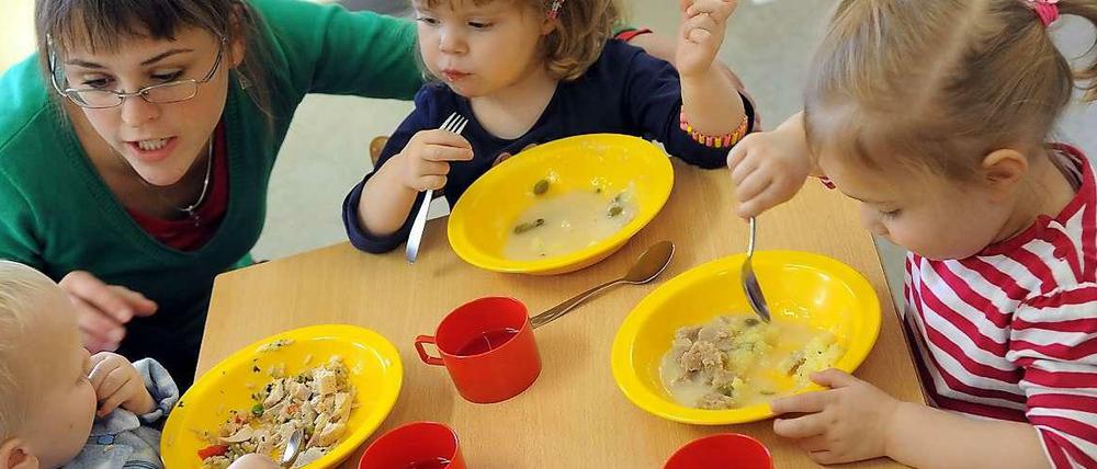 Ab dem 1. August 2013 haben Eltern erstmals einen Rechtsanspruch auf eine Ganztagsbetreuung für ihre ein- bis dreijährigen Kinder. 