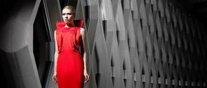 In der Türkei gilt Nevra Karaca schon lange nicht mehr als Nachwuchsdesignerin. Nachdem die 33-Jährige Mode in Istanbul und Mailand studiert hat, begann sie 2005 für den türkischen Textilproduzenten Taypa Textile INC.