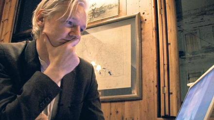 Immer online. Julian Assange (42).