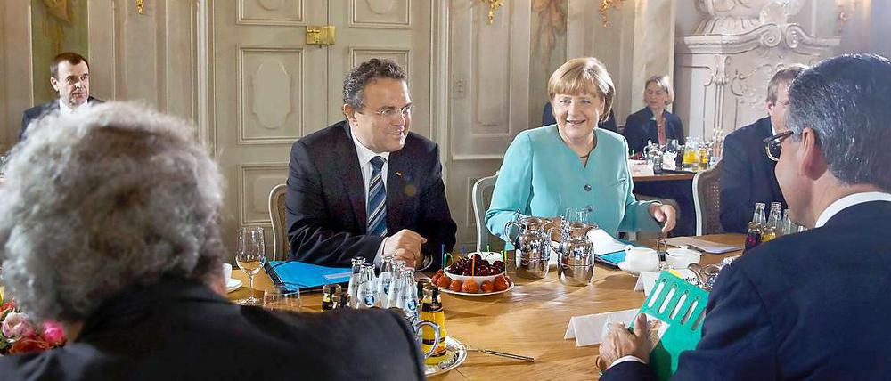 Bundeskanzlerin Angela Merkel (CDU) und Bundesinnenminister Hans-Peter Friedrich (CSU).