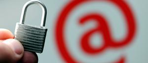 Mails sicher verschlüsseln: PGP arbeitet mit zwei Schlüssel. Der öffentliche verschließt die Mails, mit dem privaten werden sie wieder geöffnet.