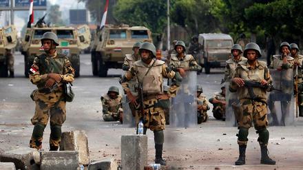 Die Republikanische Garde in Ägypten bei einer Straßenblockade. Das Militär als Ordnungsmacht ist im Land am Nil immer noch unangefochten.