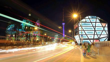 Wer liefert den Berliner Strom? Anfang November werden die Bürger im Rahmen eines Volksentscheids abstimmen, ob der Senat das Netz von Vattenfall kaufen soll. 