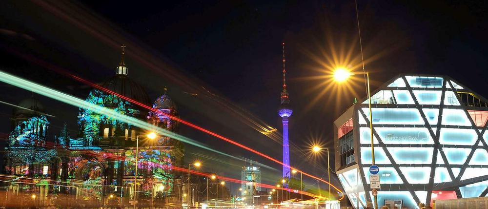 Wer liefert den Berliner Strom? Anfang November werden die Bürger im Rahmen eines Volksentscheids abstimmen, ob der Senat das Netz von Vattenfall kaufen soll.