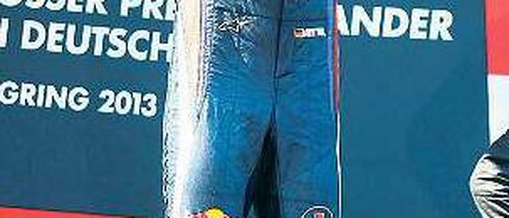 Neues Hochgefühl. Sebastian Vettel konnte trotz einiger Widrigkeiten zum ersten Mal das Rennen auf dem Nürburgring gewinnen. Foto: Reuters