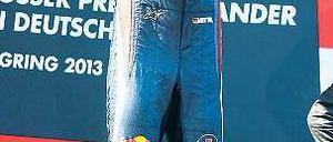 Neues Hochgefühl. Sebastian Vettel konnte trotz einiger Widrigkeiten zum ersten Mal das Rennen auf dem Nürburgring gewinnen. Foto: Reuters