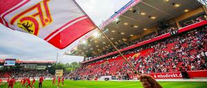 Mit der neuen Tribüne in die Bundesliga? Union Berlin funktioniert auch in der zweiten Liga - doch träumen darf erlaubt sein.