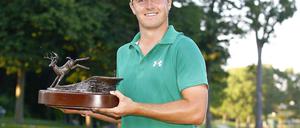 Jordan Spieth mit seiner Trophäe.