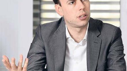 Nils Schmid (40) ist seit 2011 stellvertretender Ministerpräsident der grün-roten Landesregierung in Baden-Württemberg. Als „Superminister“ führt er die Ressorts Wirtschaft und Finanzen. Schmid, Einser-Jurist und Rechtsanwalt, gilt als Pragmatiker. Er verteidigt die innerhalb der SPD nach wie vor umstrittene Agenda 2010 von Gerhard Schröder.