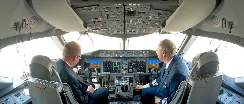 Piloten kritisieren das Fehlen von Konvertern, die die Belastung mit dem Gas Ozon auf Flügen reduzieren. Auf Langstreckenflügen sind diese Filter bereits Pflicht.