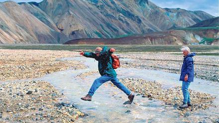 Mit Schwung und wasserdichten Schuhen. In Island birgt auch eine vermeintlich einfache Wandertour kleine und größere Abenteuer.