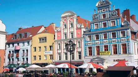 Diese ganz neu errichtete Häuserzeile am Alten Rathaus lässt erahnen, wie sich die Untere Altstadt Stettins einst präsentierte.