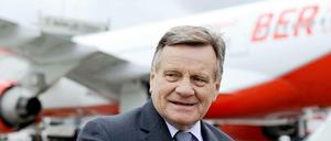In der Kritik: Berliner Abgeordnete kritisieren den BER-Chef Hartmut Mehdorn wegen der geplatzten Teileröffnung des Flughafens.