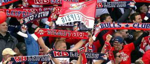 Die Fans von RB Leipzig wollen ihr Team auch in der Dritten Liga feiern.