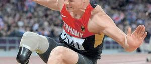 Weit hinaus. Markus Rehm überzeugte schon bei den Paralympics 2012. Foto: dpa