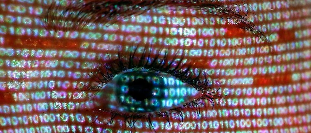 Medienberichten zufolge, wusste die Bundeswehr schon seit 2011 von Prism. Und der Bundesnachrichtendienst nutzt ein Programm, das ähnlich funktioniert. 