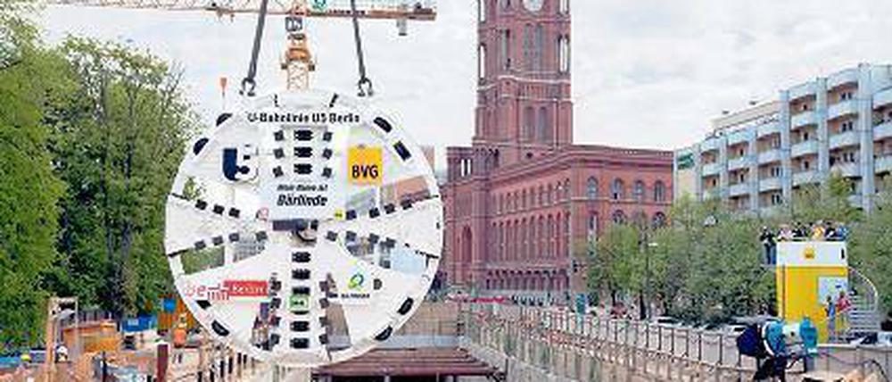 Tschüss, Bärlinde! Nur noch heute ist ein Teil des Riesenbohrers zu sehen. Foto: dpa
