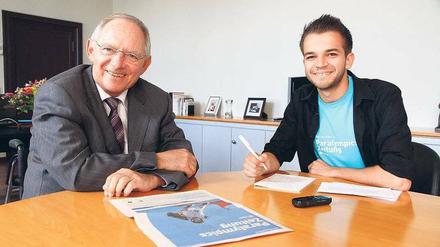 Hören Sie mich gut? Das fragte, ganz aufmerksam, der damalige Sportminister Wolfgang Schäuble vor dem Interview den schwerhörigen Jungreporter und Leichtathleten Nico Feißt, der in London 2012 als Reporter mit dabei war