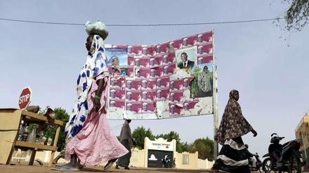 Vor einem halben Jahr war die nordmalische Stadt Gao noch von Islamisten besetzt. Jetzt findet dort ein Wahlkampf statt, der an der Bevölkerung ziemlich vorbei geht. In Mali lag die Wahlbeteiligung schon immer niedrig bei etwa 40 Prozent. Dieses Mal könnten sogar noch weniger über ihren neuen Präsidenten abstimmen. 