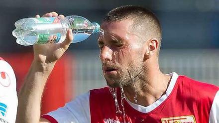 Wasser gegen die Hitze: Auch Marc Pfertzel weiß mit den Temperaturen umzugehen.