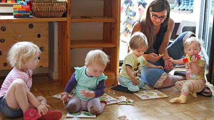 Recht oder Pflicht? Ab dem 1. August haben ein- bis dreijährige Kinder einen Rechtsanspruch auf eine Betreuung. Nun wird diskutiert, ob das auch verpflichtend sein soll.