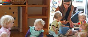Recht oder Pflicht? Ab dem 1. August haben ein- bis dreijährige Kinder einen Rechtsanspruch auf eine Betreuung. Nun wird diskutiert, ob das auch verpflichtend sein soll.