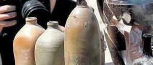 Nicht schön, aber selten. Das hier sind nämlich keine ollen Vasen. Sondern archäologisch wertvolle Fundstücke. Foto: dpa