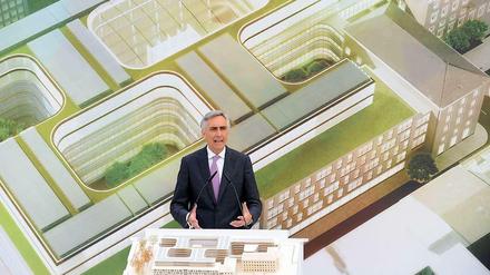Grundsteinlegung für neue Siemens-Konzernzentrale in München. Vorstandschef Peter Löscher hatte bei der feierlichen Grundsteinlegung für den Neubau der Siemens-Zentrale am Wittelsbacherplatz noch Grund zum Feiern. 