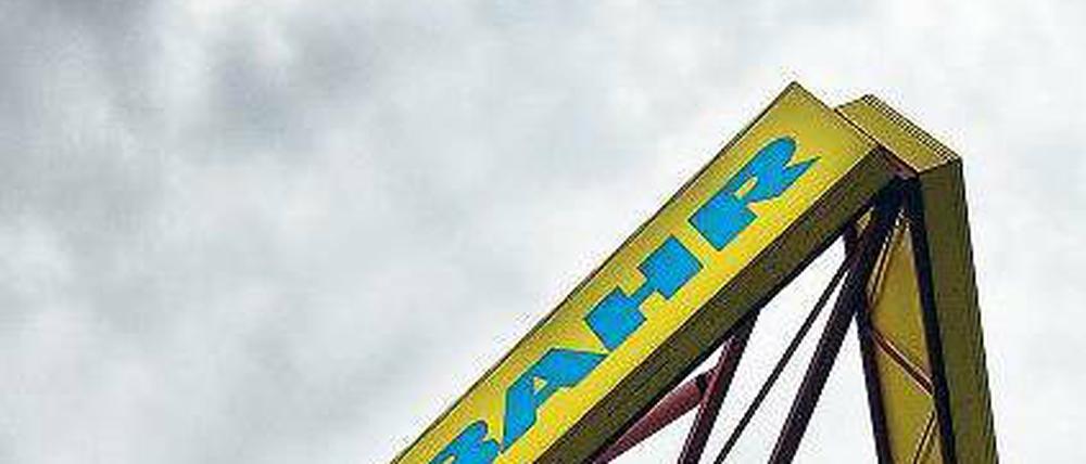 Verdunkelt haben sich die Aussichten, die Praktiker-Gruppe als Ganzes zu retten. Bei Max Bahr geht der Betrieb trotz Insolvenz zunächst weiter. Foto: dpa