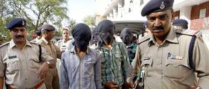 Vor gut vier Monaten wurden in Indien eine Schweizerin und ihr Partner überfallen und ausgeraubt. Die sechs männlichen Täter fesselten den Mann und vergingen sich vor seinen Augen an der Frau. Nun wurden die Männer zu einer lebenslangen Haft verurteilt.