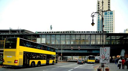 Per Bus erreichbar. Das immerhin funktioniert noch für den Bahnhof Zoo. 