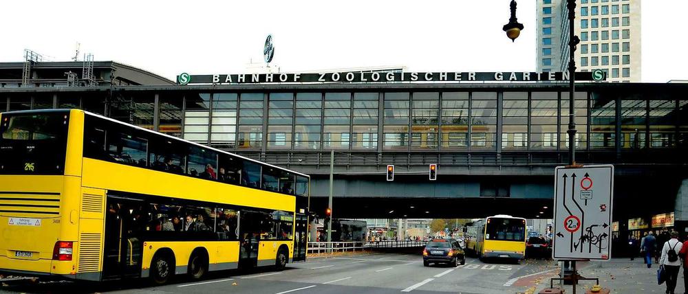 Per Bus erreichbar. Das immerhin funktioniert noch für den Bahnhof Zoo.