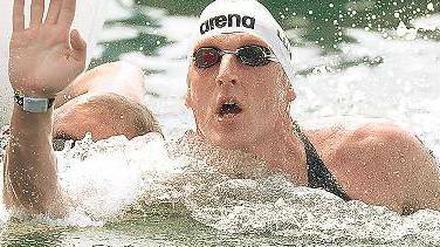 Gut angeschlagen. Thomas Lurz am Ende des Schwimm-Marathons im Meer vor Barcelona. Foto: dpa
