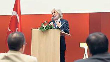 Fest für Freunde. Der türkische Botschafter feierte Fastenbrechen in der neuen türkischen Botschaft.