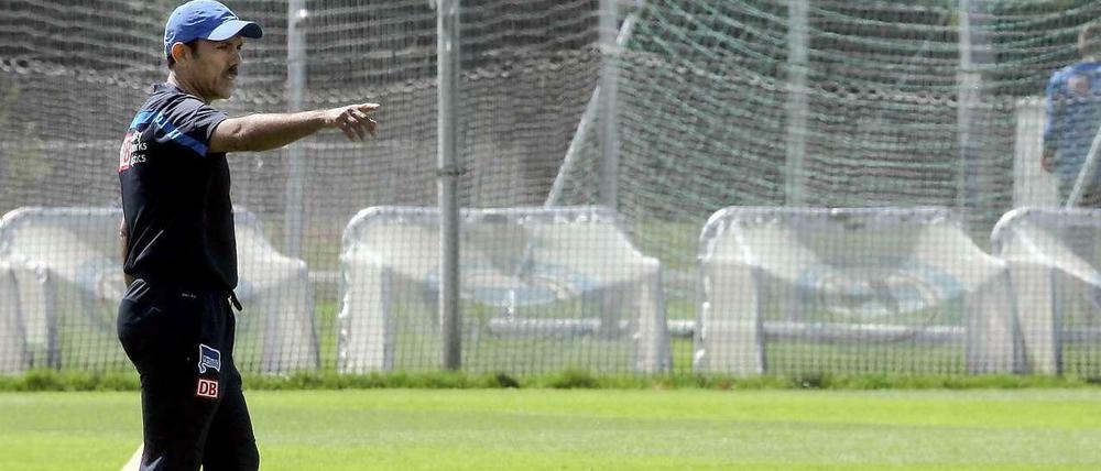 Taktikfan. Herthas Trainer Jos Luhukay.