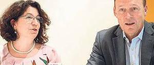 Gegen rechts. Die Forscherin Karakasoglu und SPD-Parlamentsgeschäftsführer Oppermann stellen die Initiative vor. Foto: dpa