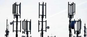 Funkstörung. Nach dem angekündigten Zusammenschluss von E-Plus und O2 prüft die Bundesnetzagentur die Zuteilung der GSM- und UMTS-Lizenzen.