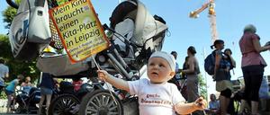 Der kleine Bruno fordert einen Kita-Platz in Leipzig. Unser Gastautor fordert die Kita-Pflicht. "Wie lange wollen wir noch tausende Kinder ungebildet zurücklassen?", fragt Raed Saleh.