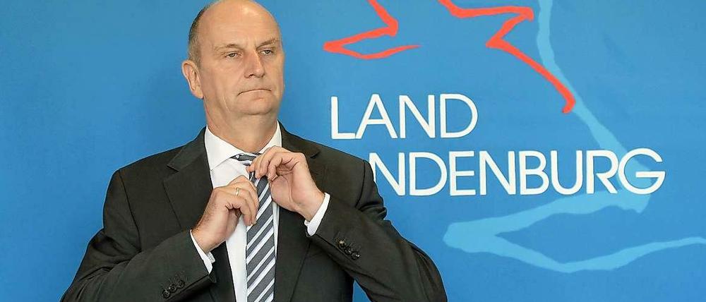 Die Krawatte ist gerichtet, der Wohnort steht fest. Dietmar Woidke pendelt lieber zwischen Potsdam und der Lausitz als seine "Heimat" zu verlassen.
