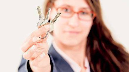 Absolventen können Makler werden, aber auch bei Wohnungsunternehmen, Banken und Versicherungen arbeiten.