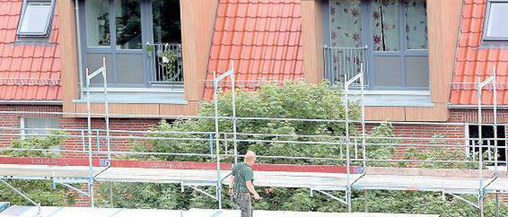 Aufgerüstet. Im Wesentlichen gibt es zwei Gründe für die Modernisierung einer Wohnanlage: die vom Gesetzgeber geforderte energetische Sanierung oder die Erhöhung des Wohnwerts eines in die Jahre gekommenen Hauses. 