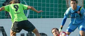 Neuzugang Sören Brandy kurz vor seinem Treffer zum 1:1 im Pokale gegen Jahn Regensburg.